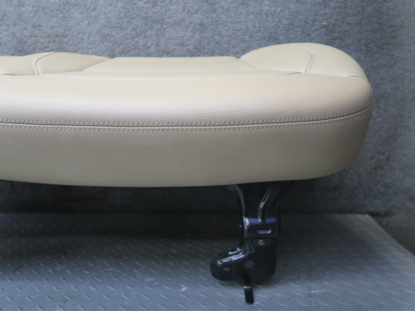 12-15 Mercedes W166 Ml-class Rear Left Seat Lower Cushion OEM