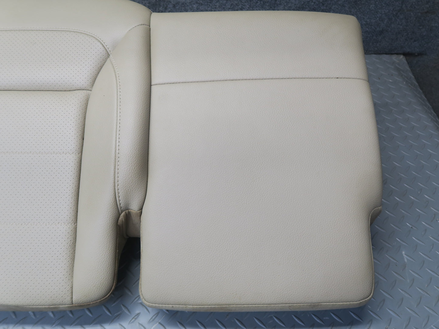 12-15 Mercedes W166 Ml-class Rear Left Seat Lower Cushion OEM