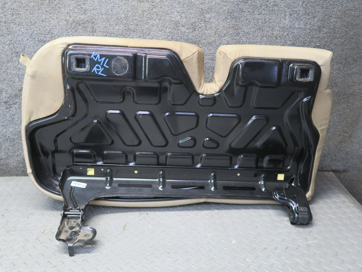 12-15 Mercedes W166 Ml-class Rear Left Seat Lower Cushion OEM