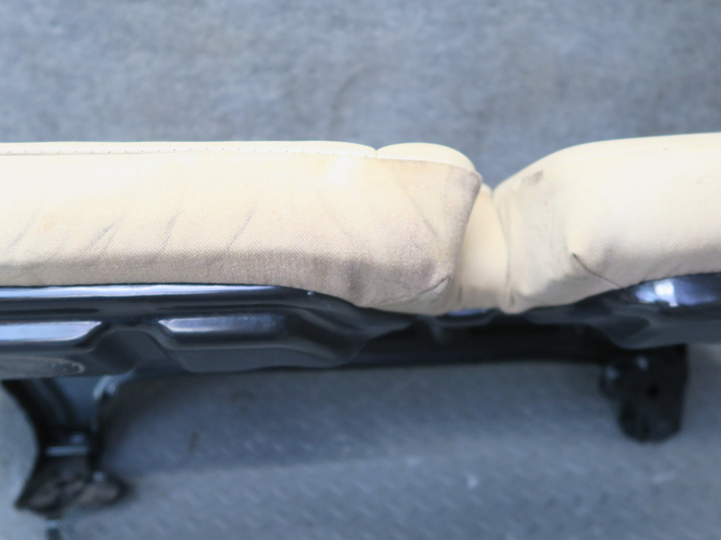 12-15 Mercedes W166 Ml-class Rear Left Seat Lower Cushion OEM
