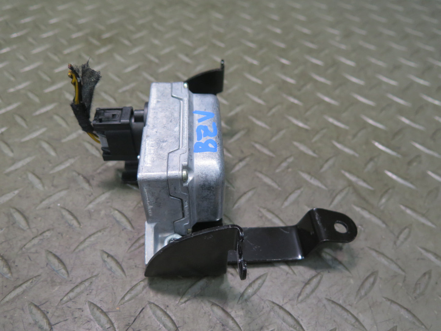 03-05 BMW E85 Z4 M54 YAW Rate Speed Sensor w Mount Bracket 6764018 OEM