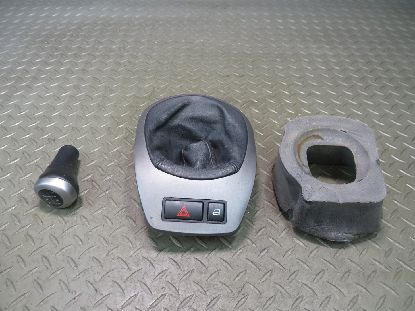 03-04 BMW E85 Z4 M/T Gear Shifter Boot Knob w Trim & Insert Assembly 66K OEM