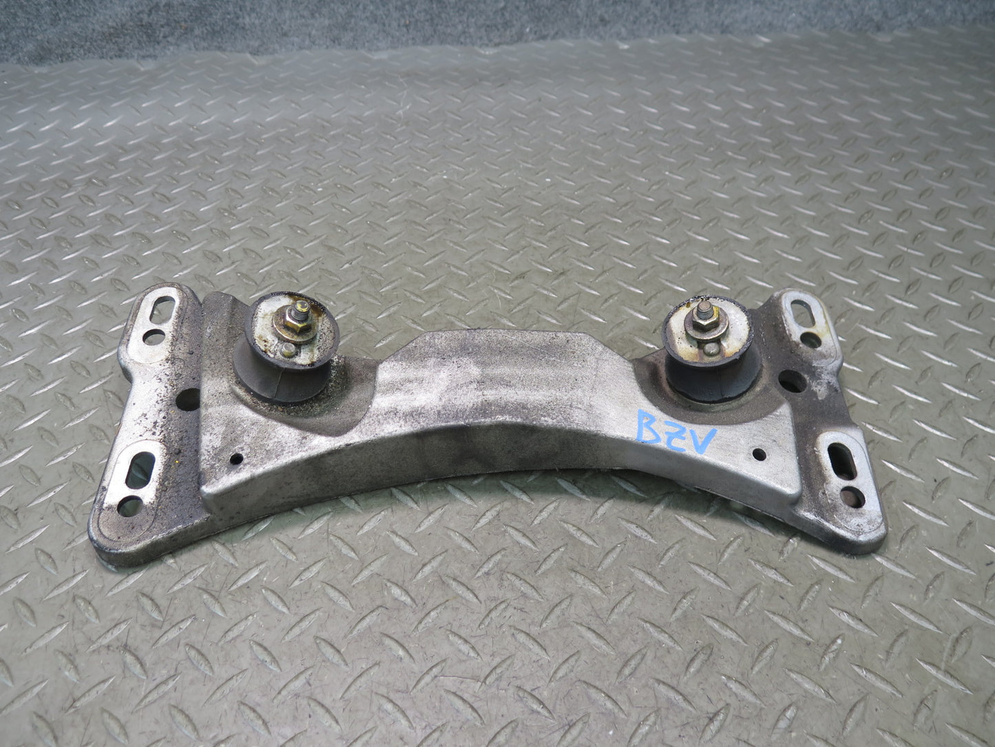 03-08 BMW E85 Z4 M/T Manual Transmission Crossmember Mount Support 66K Miles OEM