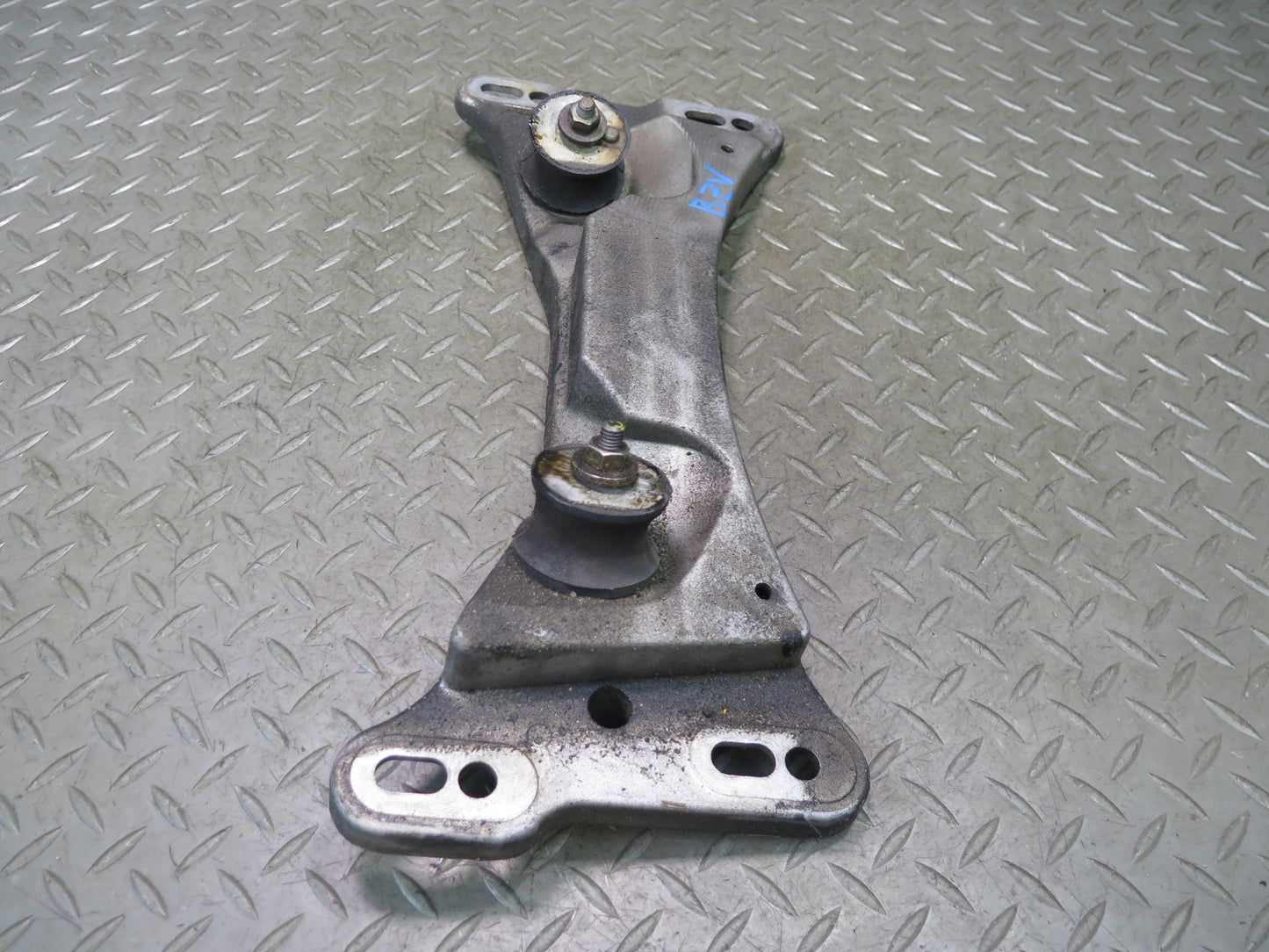 03-08 BMW E85 Z4 M/T Manual Transmission Crossmember Mount Support 66K Miles OEM