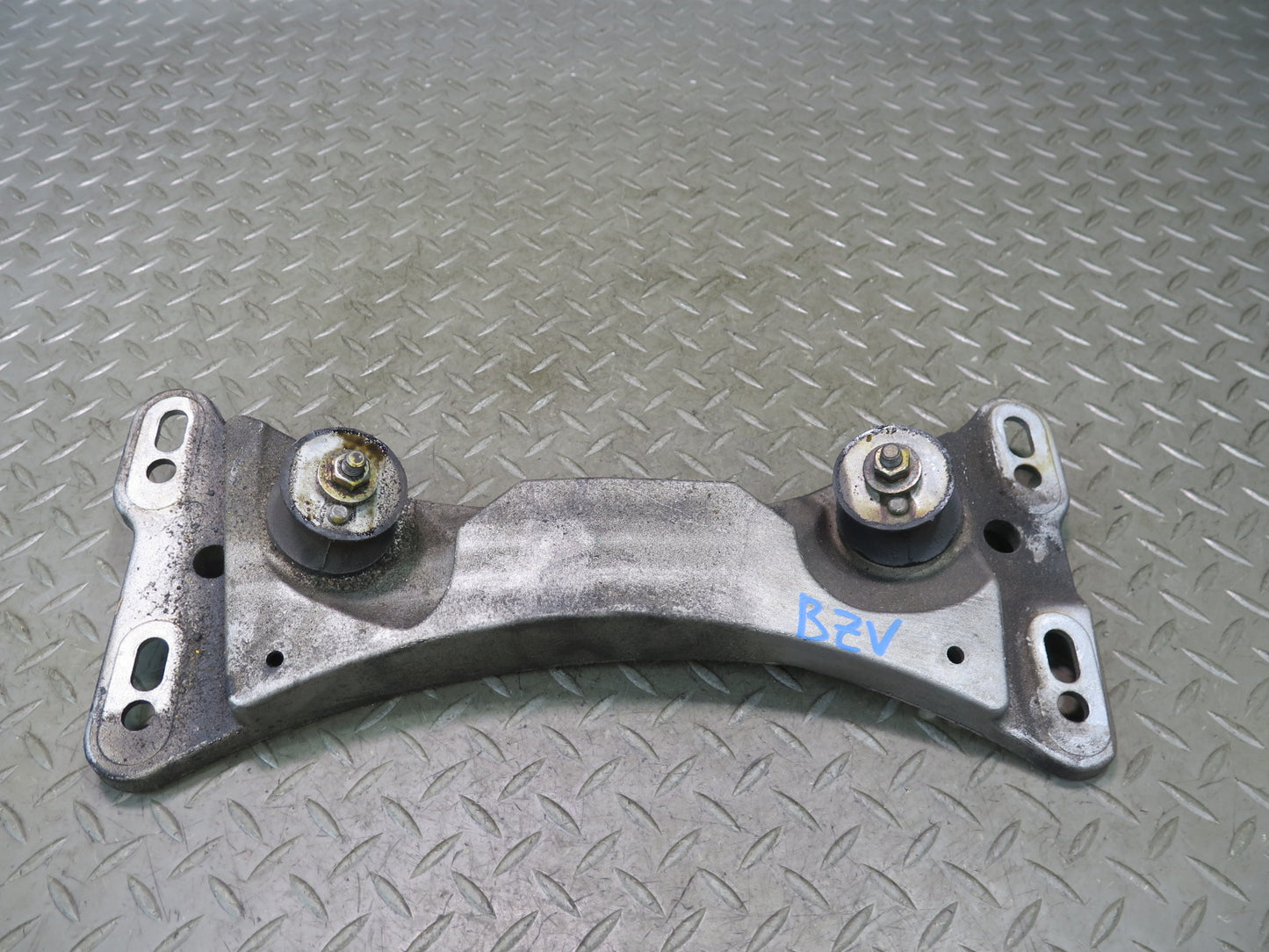 03-08 BMW E85 Z4 M/T Manual Transmission Crossmember Mount Support 66K Miles OEM