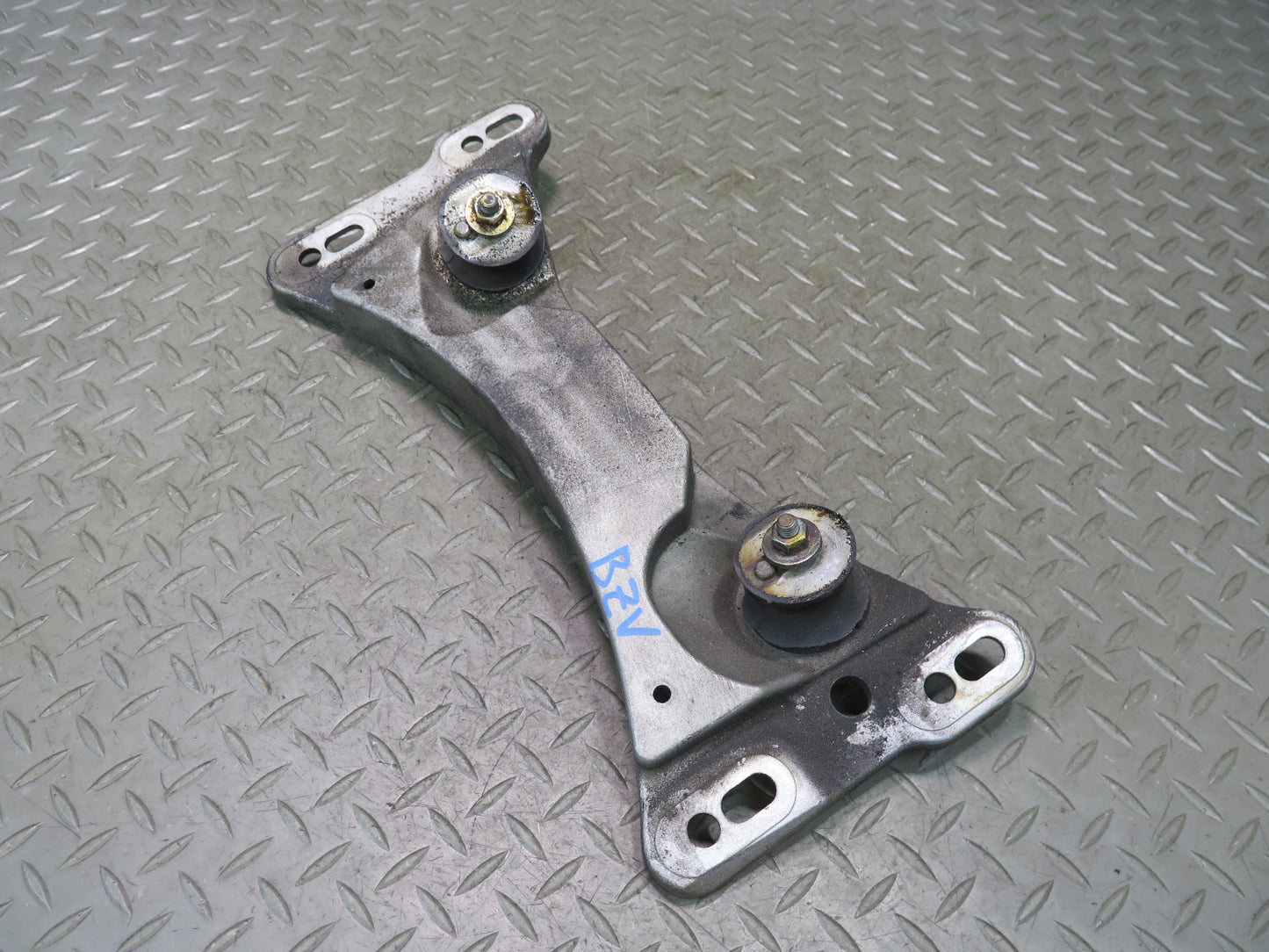 03-08 BMW E85 Z4 M/T Manual Transmission Crossmember Mount Support 66K Miles OEM