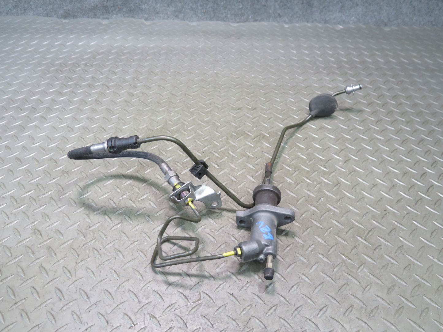 03-08 BMW E85 Z4 M/T Clutch & Brake Pedal w Clutch Cylinder & Hose Line 66K OEM