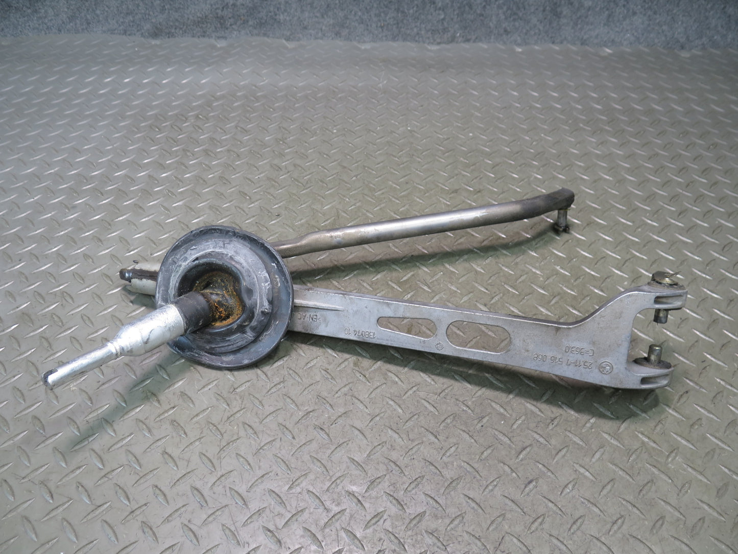 03-08 BMW E85 E86 Z4 3.0L M/T Manual Transmission Gear Shifter Arm Linkage OEM