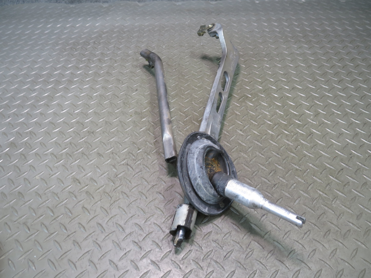 03-08 BMW E85 E86 Z4 3.0L M/T Manual Transmission Gear Shifter Arm Linkage OEM