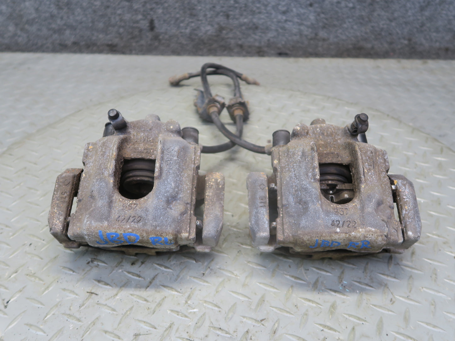 01-06 BMW E46 330i 330ci RWD Set of 2 Rear Left & Right Brake Caliper OEM