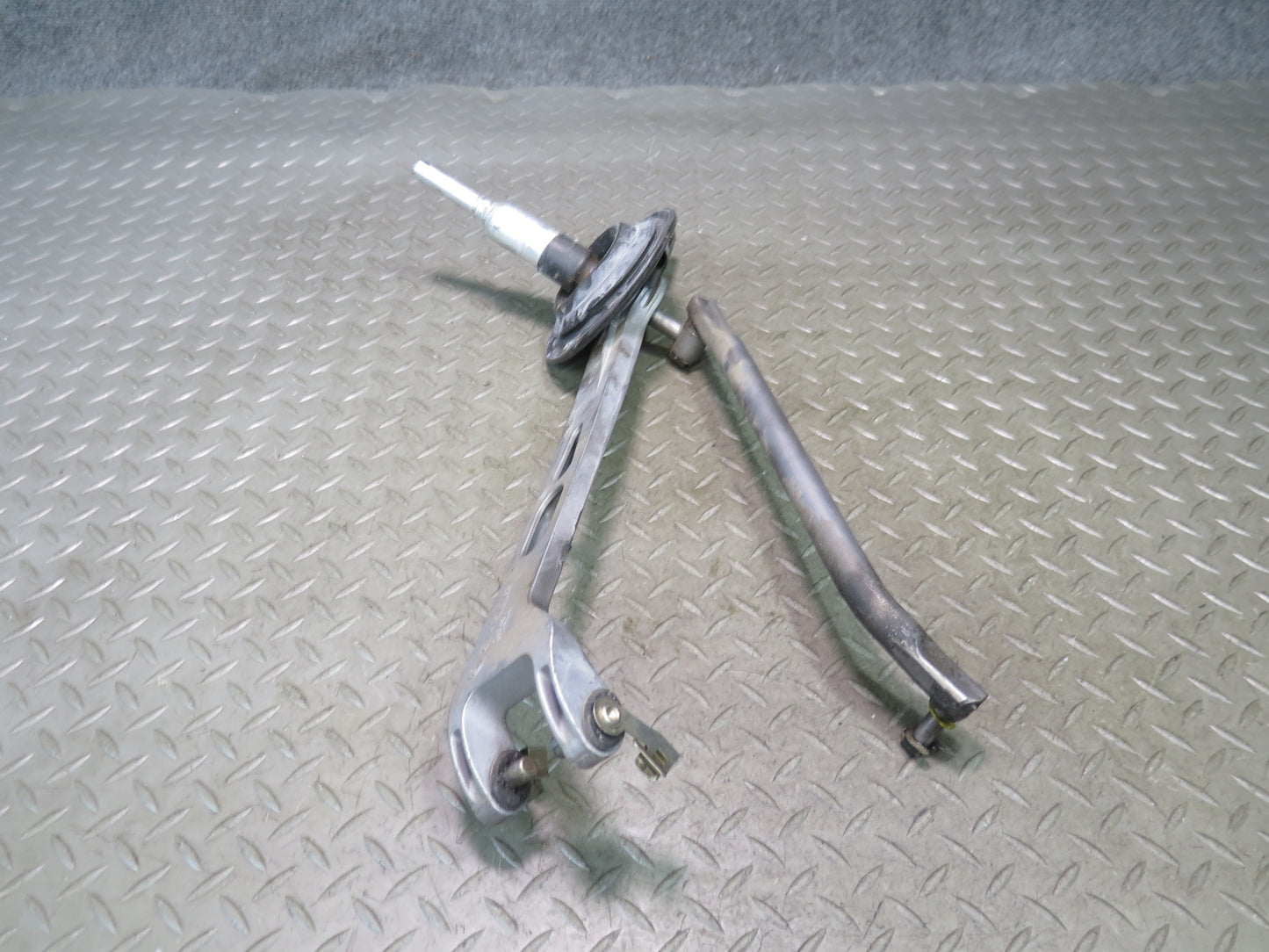 03-08 BMW E85 E86 Z4 3.0L M/T Manual Transmission Gear Shifter Arm Linkage OEM
