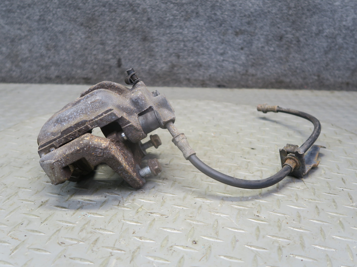 01-06 BMW E46 330i 330ci RWD Set of 2 Rear Left & Right Brake Caliper OEM