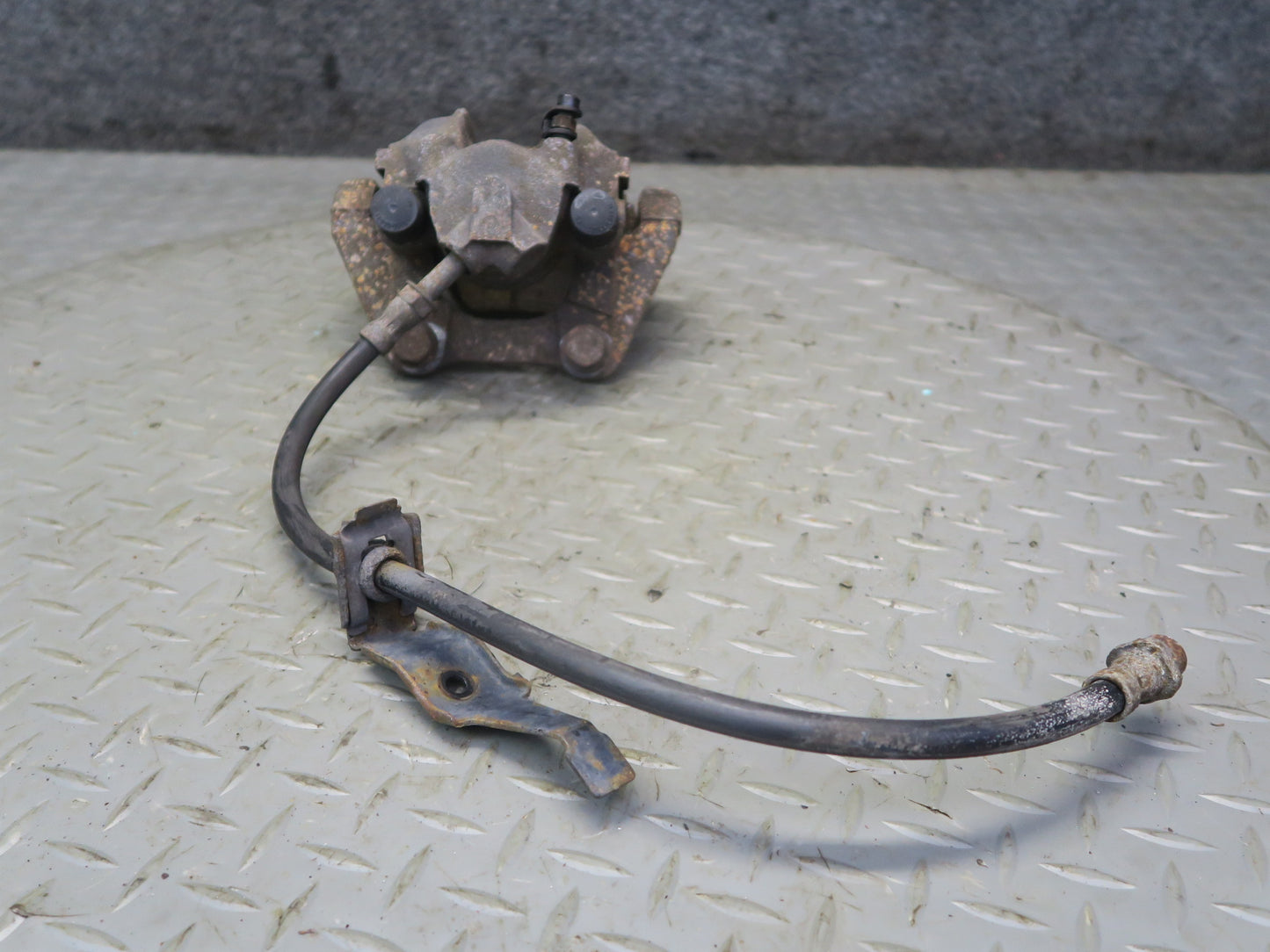 01-06 BMW E46 330i 330ci RWD Set of 2 Rear Left & Right Brake Caliper OEM
