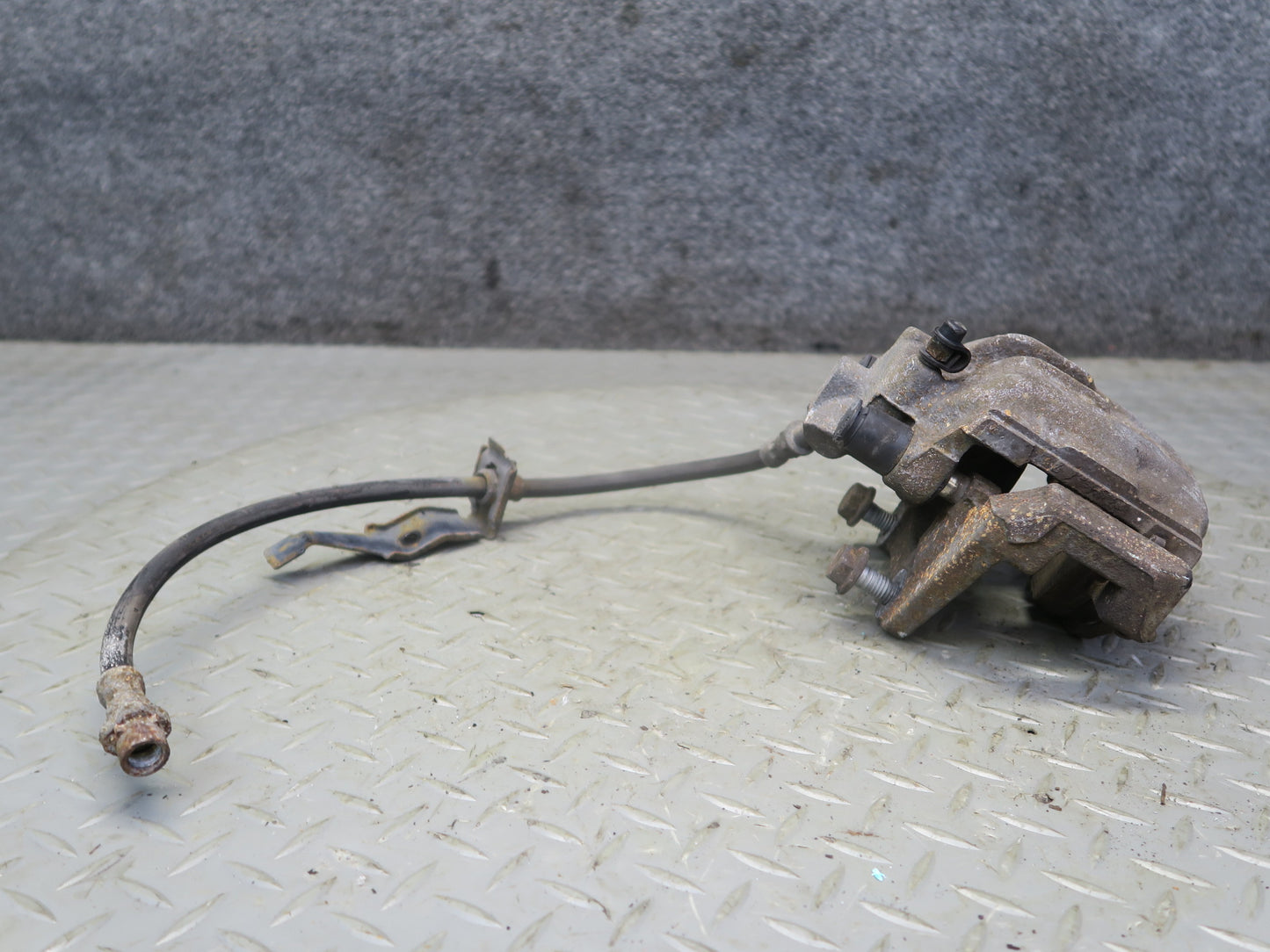 01-06 BMW E46 330i 330ci RWD Set of 2 Rear Left & Right Brake Caliper OEM
