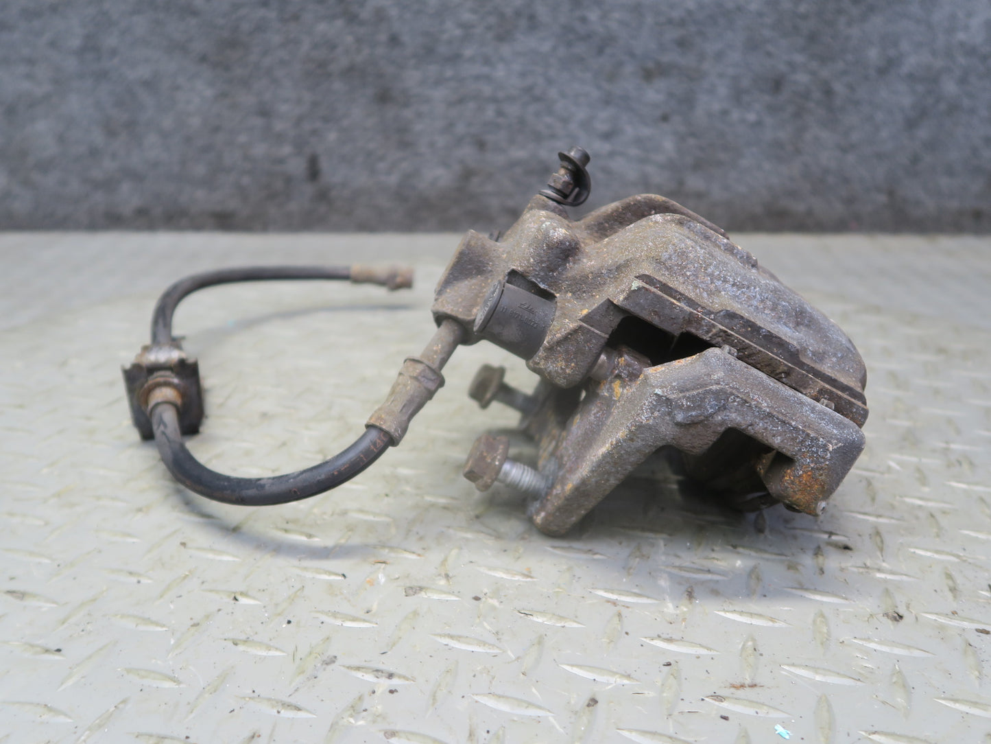 01-06 BMW E46 330i 330ci RWD Set of 2 Rear Left & Right Brake Caliper OEM