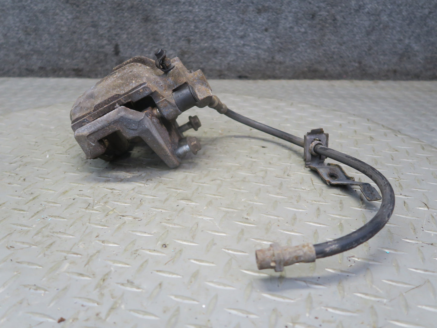 01-06 BMW E46 330i 330ci RWD Set of 2 Rear Left & Right Brake Caliper OEM