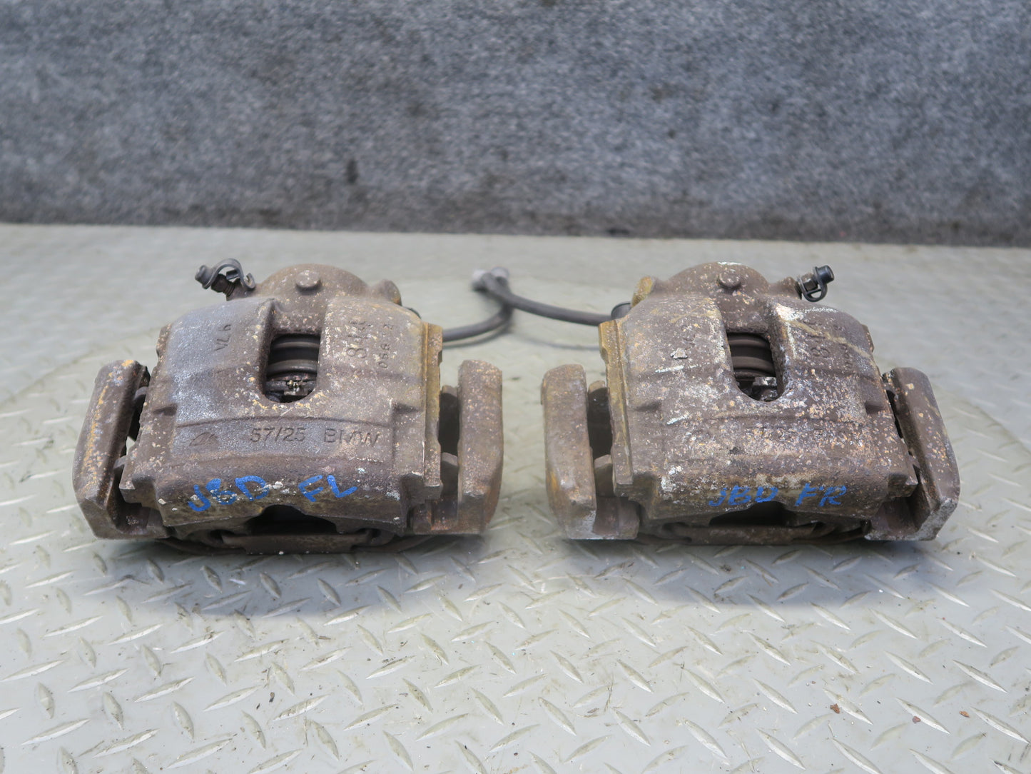 01-06 BMW E46 330i 330ci RWD Set of 2 Front Left & Right Brake Caliper OEM