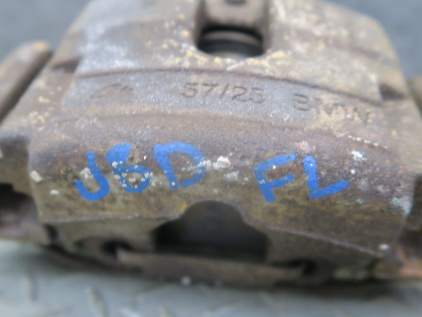 01-06 BMW E46 330i 330ci RWD Set of 2 Front Left & Right Brake Caliper OEM