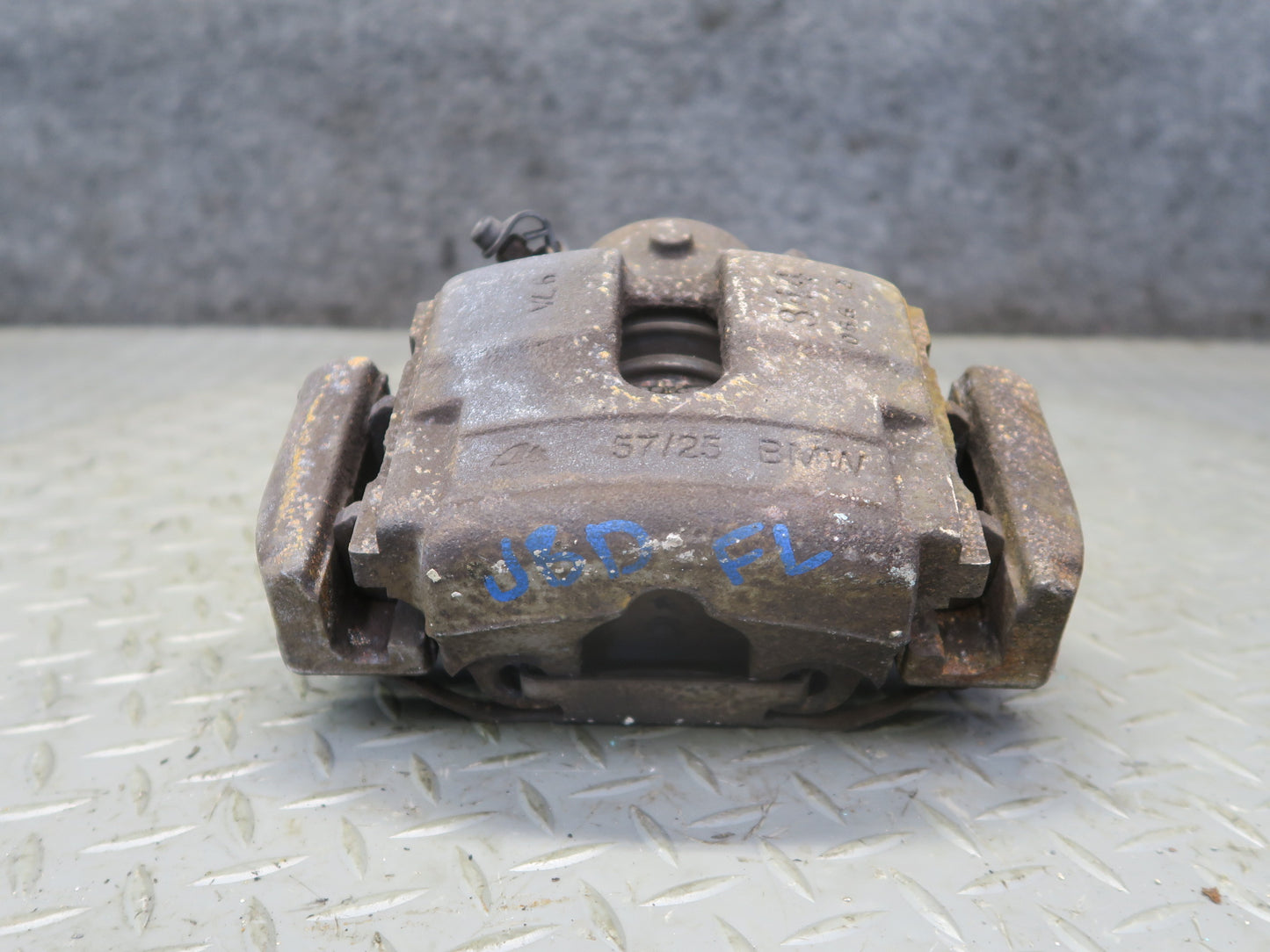 01-06 BMW E46 330i 330ci RWD Set of 2 Front Left & Right Brake Caliper OEM
