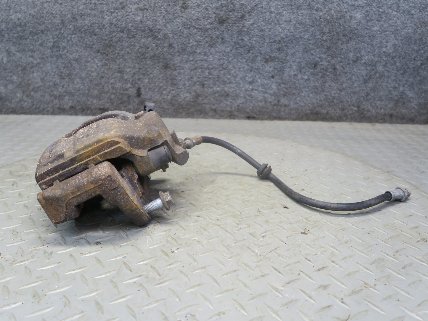01-06 BMW E46 330i 330ci RWD Set of 2 Front Left & Right Brake Caliper OEM
