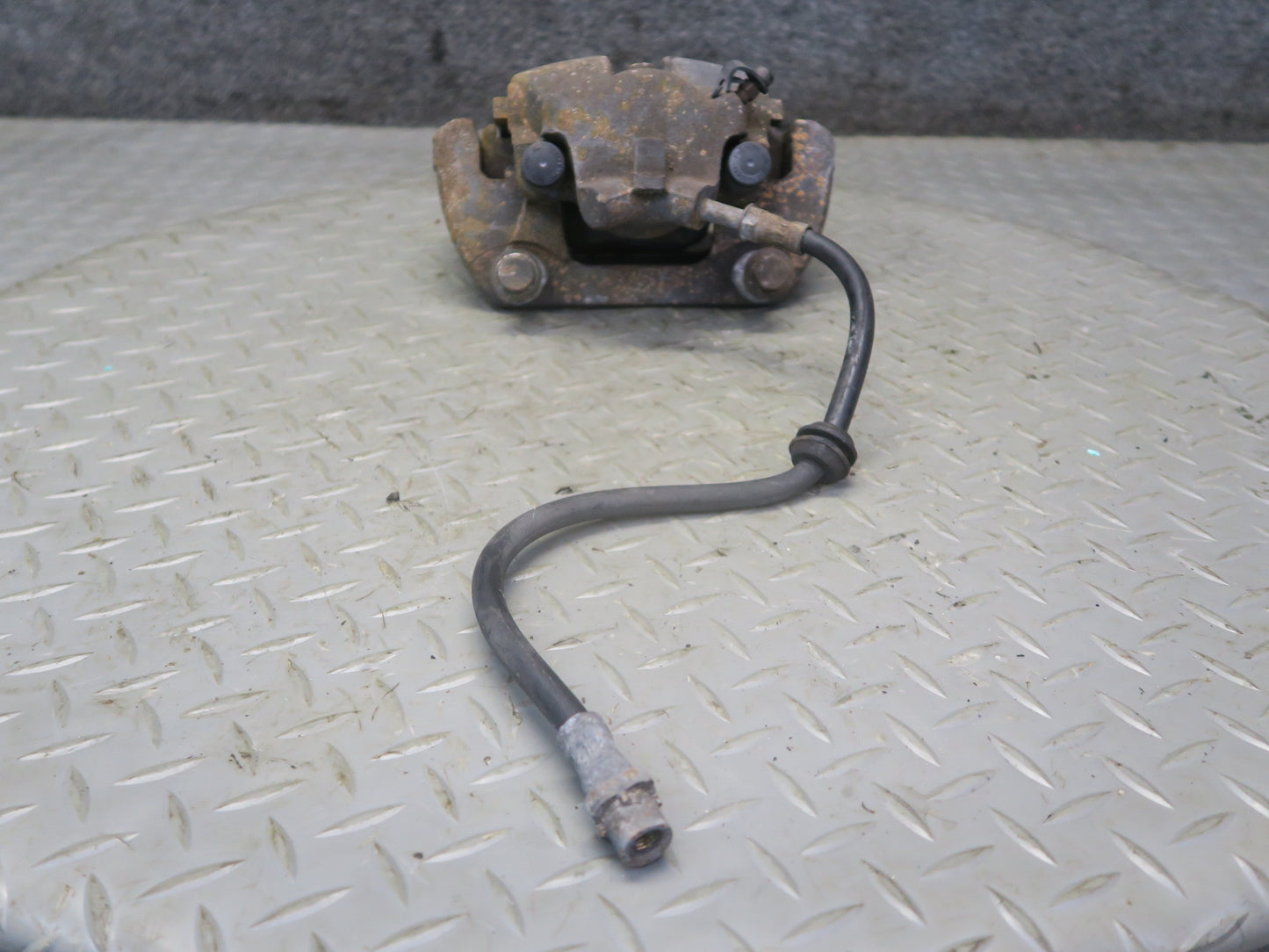 01-06 BMW E46 330i 330ci RWD Set of 2 Front Left & Right Brake Caliper OEM