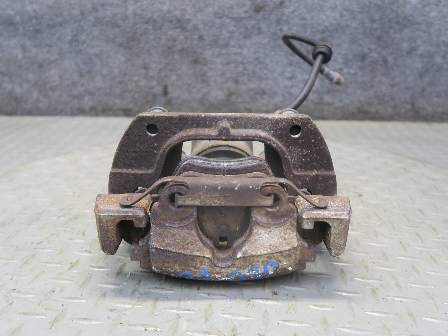 01-06 BMW E46 330i 330ci RWD Set of 2 Front Left & Right Brake Caliper OEM