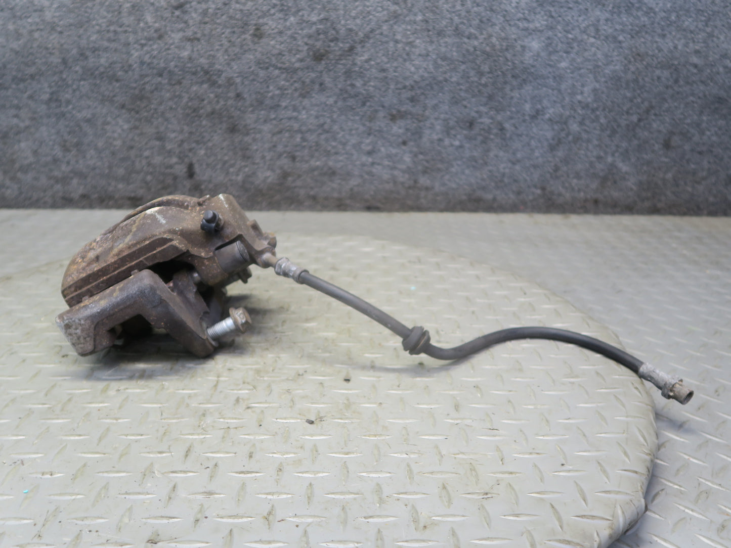 01-06 BMW E46 330i 330ci RWD Set of 2 Front Left & Right Brake Caliper OEM