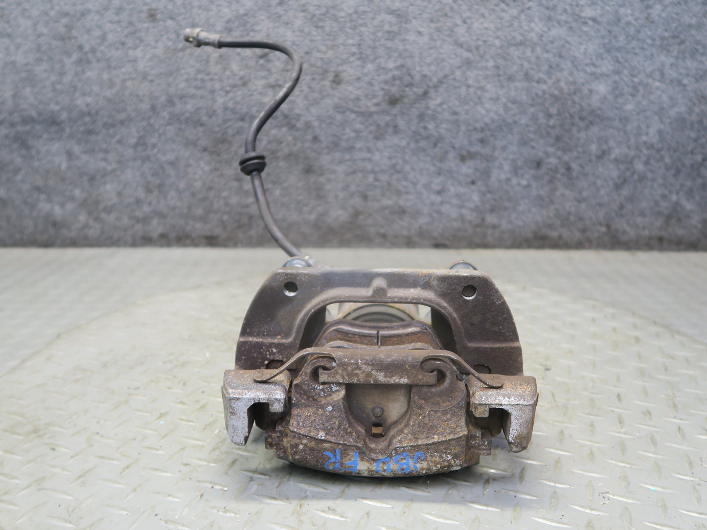 01-06 BMW E46 330i 330ci RWD Set of 2 Front Left & Right Brake Caliper OEM