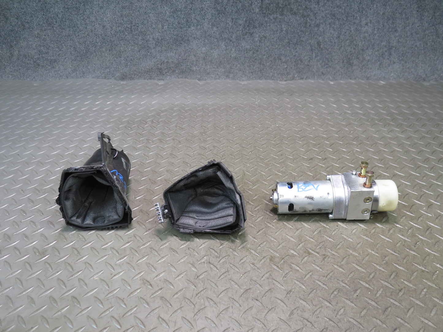 03-08 BMW E85 Z4 Convertible TOP Hydraulic Pump Motor w Housing 66K Miles OEM