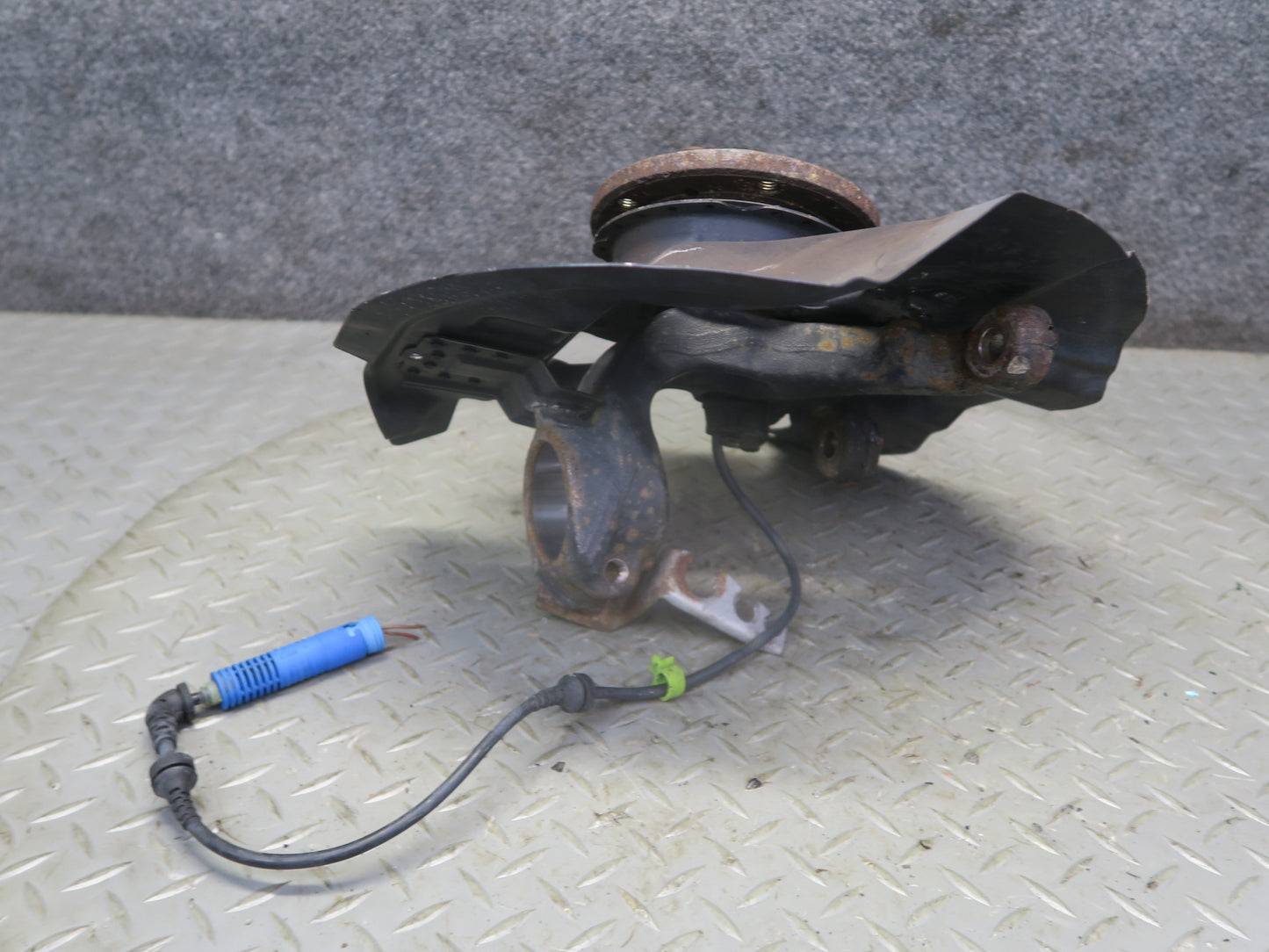 02-06 BMW E46 330ci RWD Front Left Spindle Knuckle Wheel Hub Bearing OEM