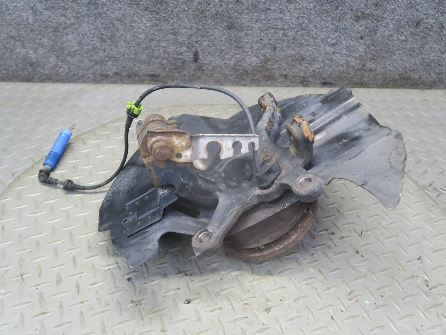 02-06 BMW E46 330ci RWD Front Left Spindle Knuckle Wheel Hub Bearing OEM
