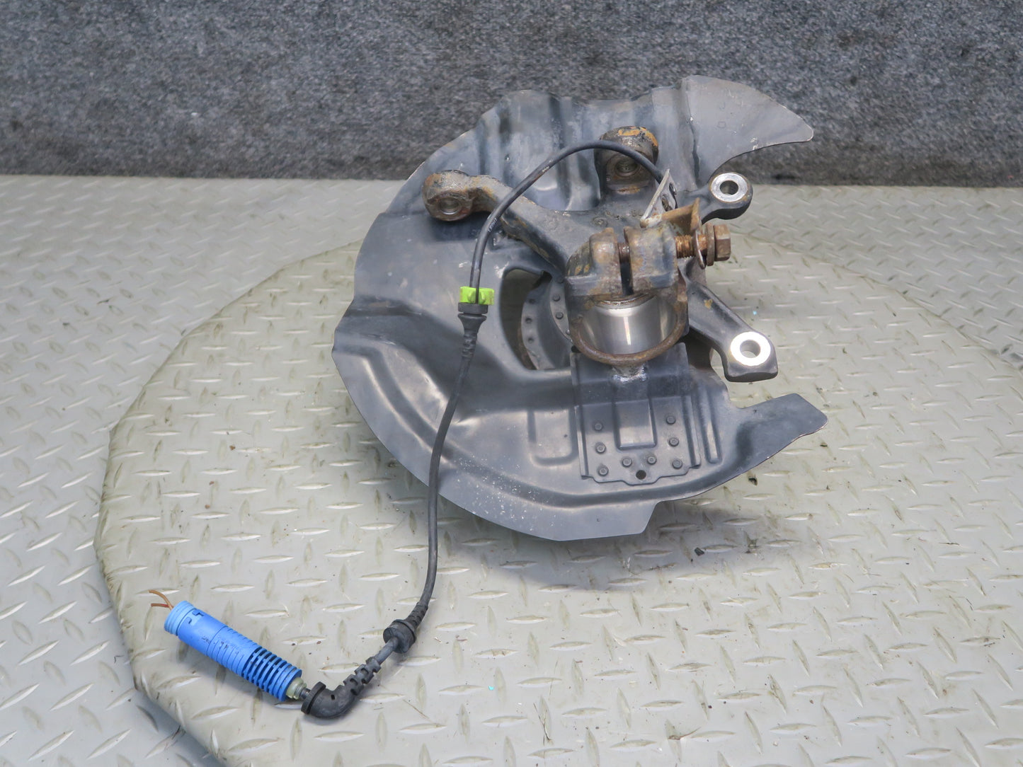 02-06 BMW E46 330ci RWD Front Left Spindle Knuckle Wheel Hub Bearing OEM