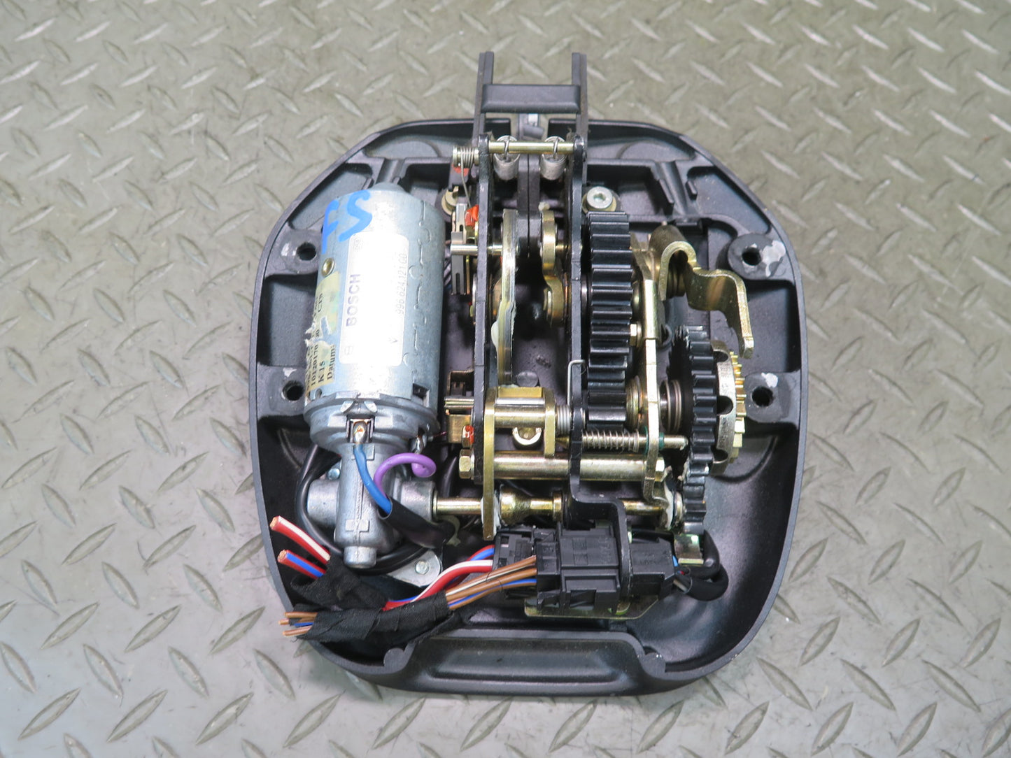 1999-2004 Porsche 911 996 Convertible Soft TOP Roof Lock Latch Release Motor
