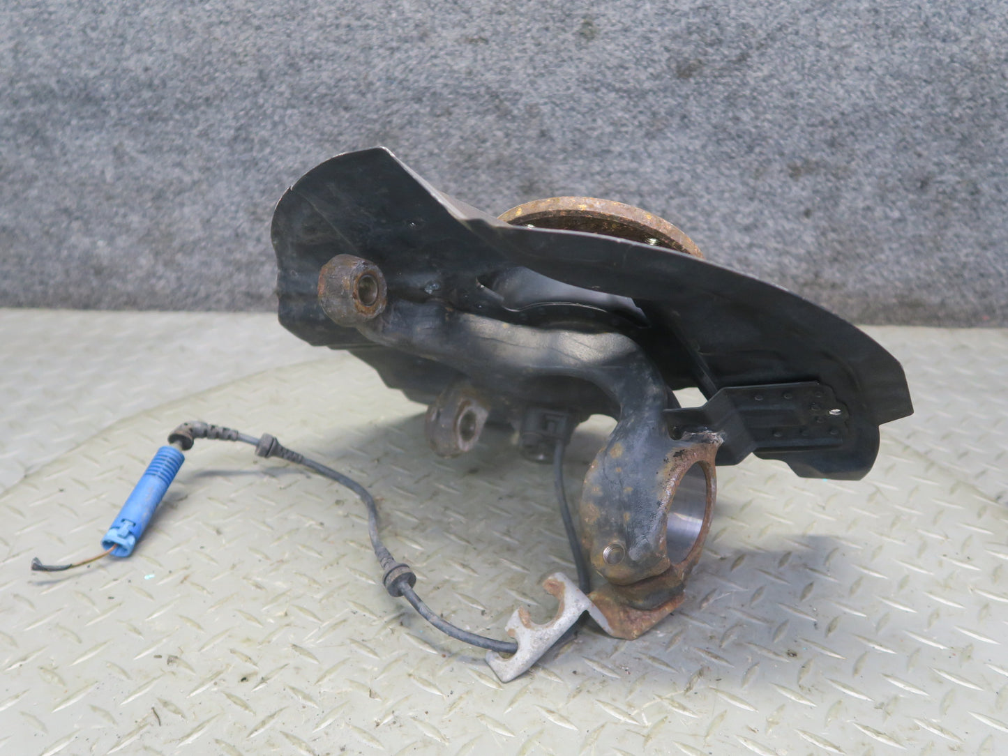02-06 BMW E46 330i 330ci RWD Front Right Spindle Knuckle Wheel Hub Bearing OEM