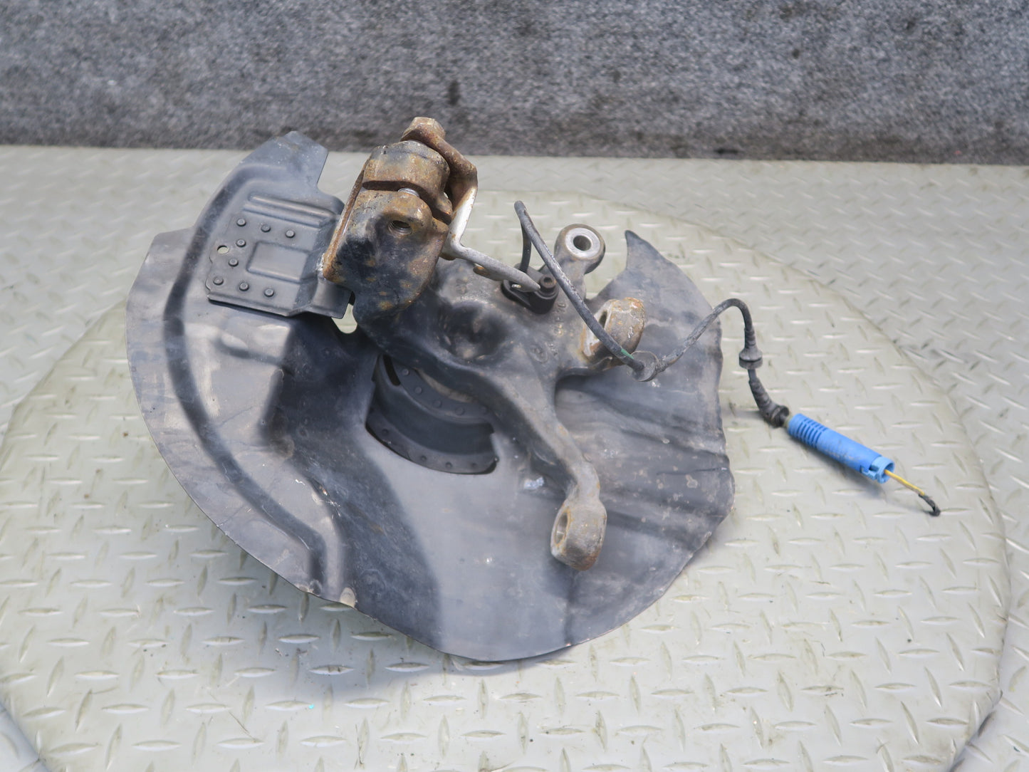 02-06 BMW E46 330i 330ci RWD Front Right Spindle Knuckle Wheel Hub Bearing OEM