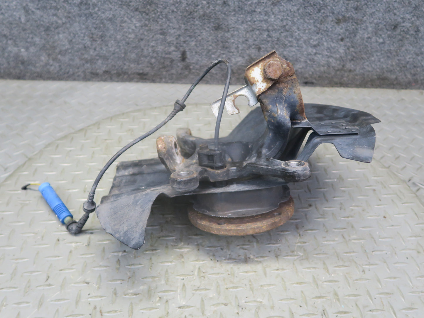 02-06 BMW E46 330i 330ci RWD Front Right Spindle Knuckle Wheel Hub Bearing OEM
