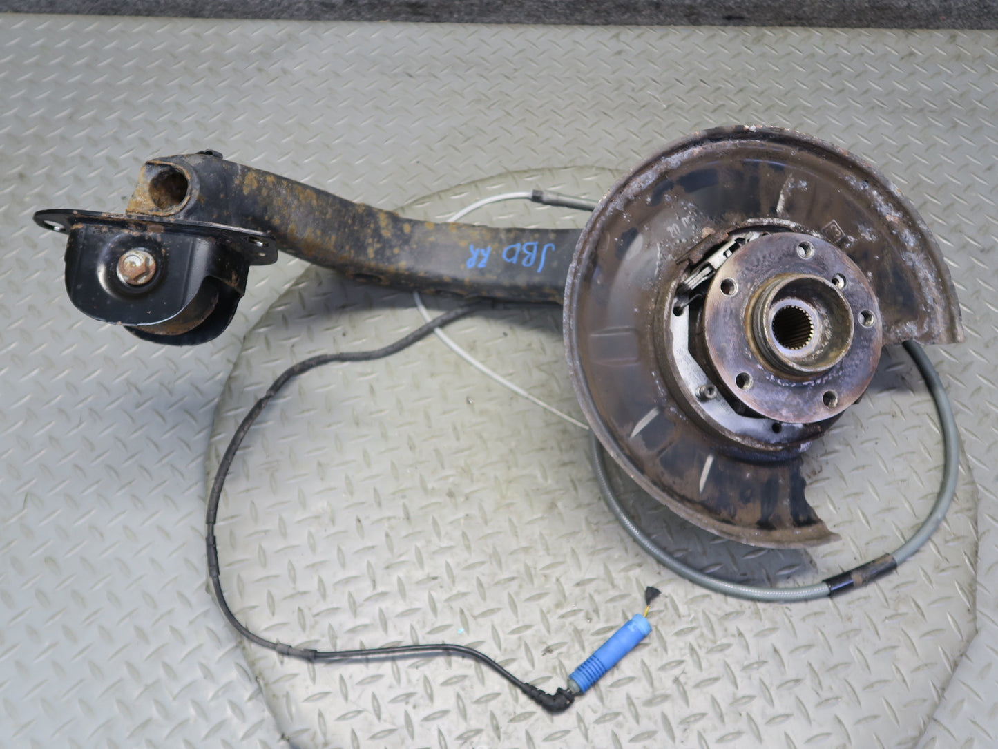 01-06 BMW E46 330i 330Ci RWD Rear Right Knuckle Wheel Hub Trailing Arm OEM