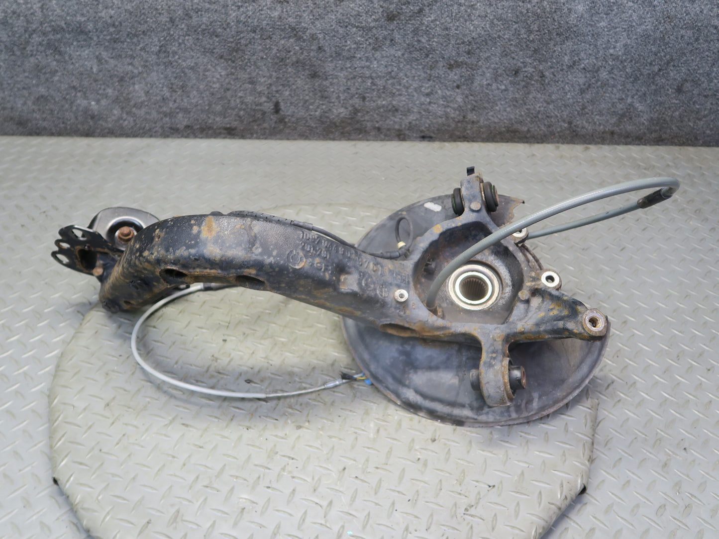 01-06 BMW E46 330i 330Ci RWD Rear Right Knuckle Wheel Hub Trailing Arm OEM