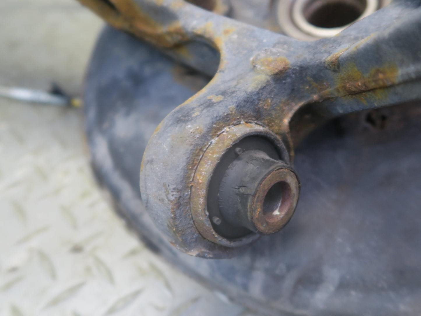 01-06 BMW E46 330i 330Ci RWD Rear Right Knuckle Wheel Hub Trailing Arm OEM