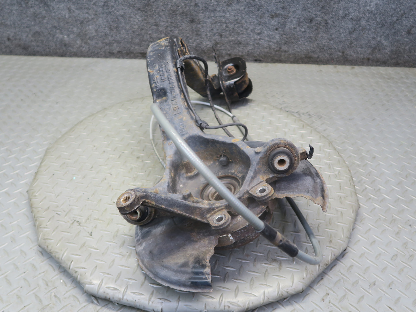 01-06 BMW E46 330i 330Ci RWD Rear Right Knuckle Wheel Hub Trailing Arm OEM