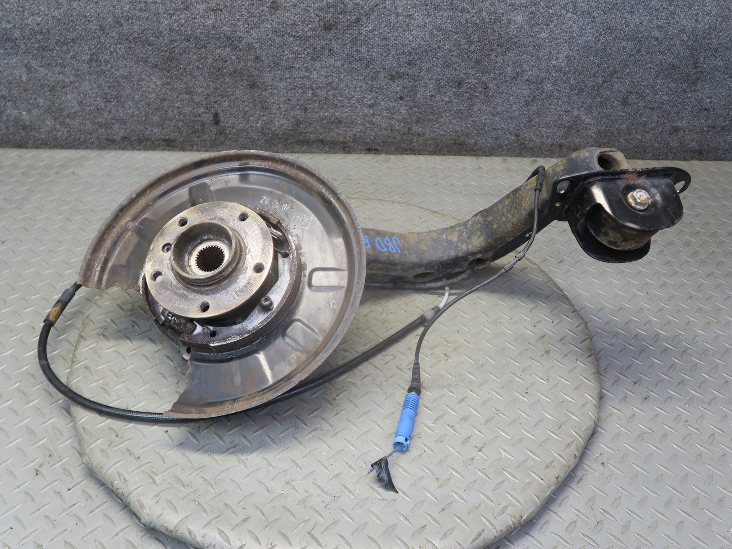 01-06 BMW E46 330i 330Ci RWD Rear Left Knuckle Wheel Hub Trailing Arm OEM