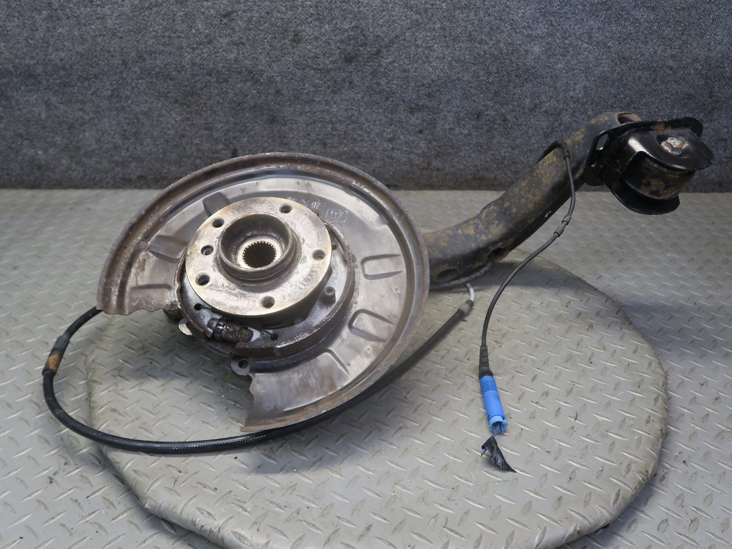 01-06 BMW E46 330i 330Ci RWD Rear Left Knuckle Wheel Hub Trailing Arm OEM