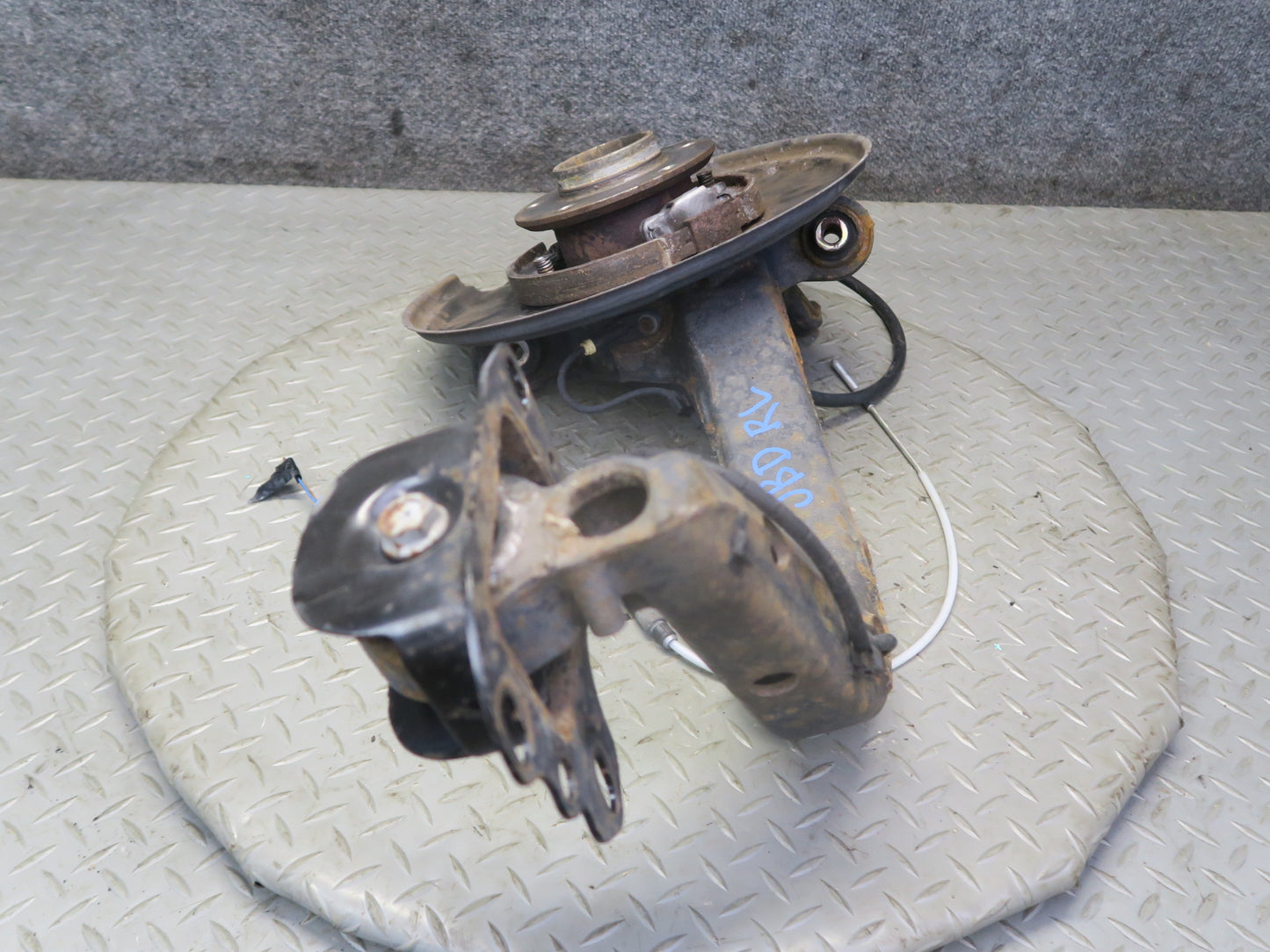 01-06 BMW E46 330i 330Ci RWD Rear Left Knuckle Wheel Hub Trailing Arm OEM