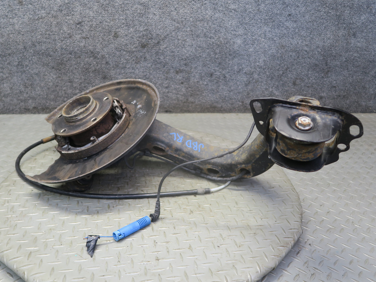 01-06 BMW E46 330i 330Ci RWD Rear Left Knuckle Wheel Hub Trailing Arm OEM