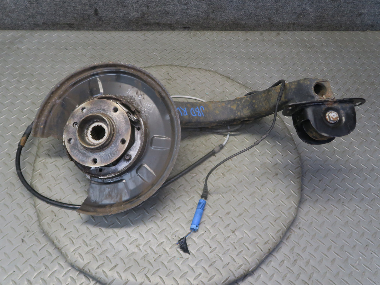 01-06 BMW E46 330i 330Ci RWD Rear Left Knuckle Wheel Hub Trailing Arm OEM