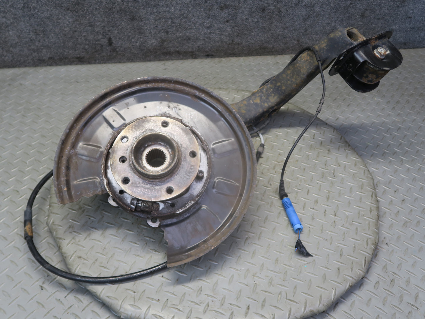 01-06 BMW E46 330i 330Ci RWD Rear Left Knuckle Wheel Hub Trailing Arm OEM