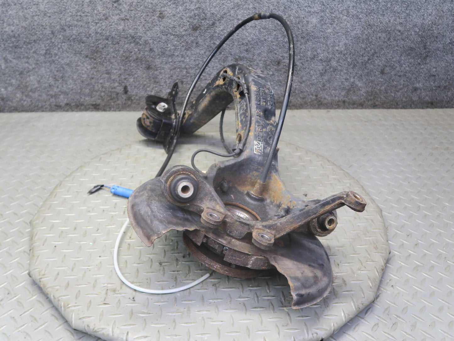 01-06 BMW E46 330i 330Ci RWD Rear Left Knuckle Wheel Hub Trailing Arm OEM