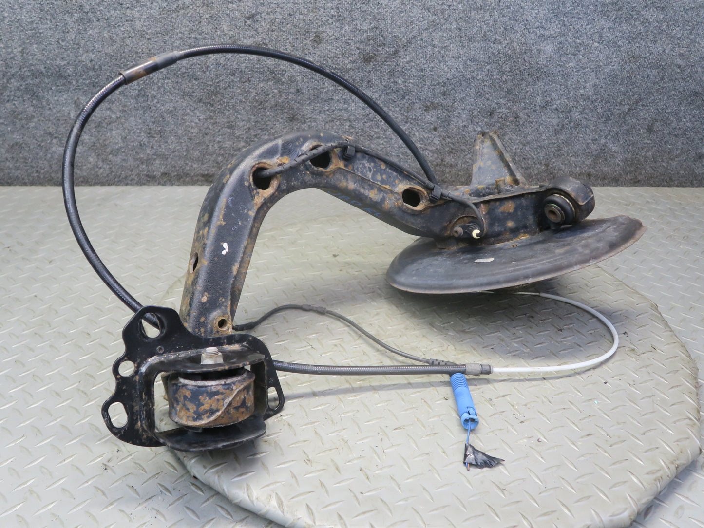 01-06 BMW E46 330i 330Ci RWD Rear Left Knuckle Wheel Hub Trailing Arm OEM