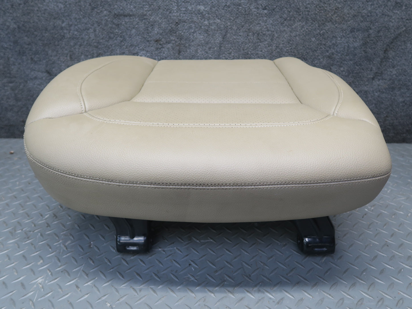 12-15 Mercedes W166 Ml-class Rear Right Seat Lower Cushion OEM
