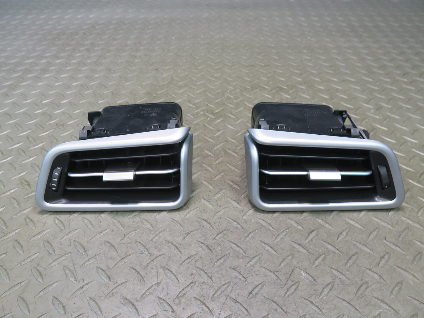 2014-2020 Maserati Ghibli M157 Front Left & Right Side Air Vent Grille Trim Set